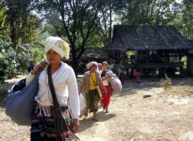 In this file photo, displaced Karen villagers are forced to uproot their lives and move because of conflict. (PHOTO: DVB)